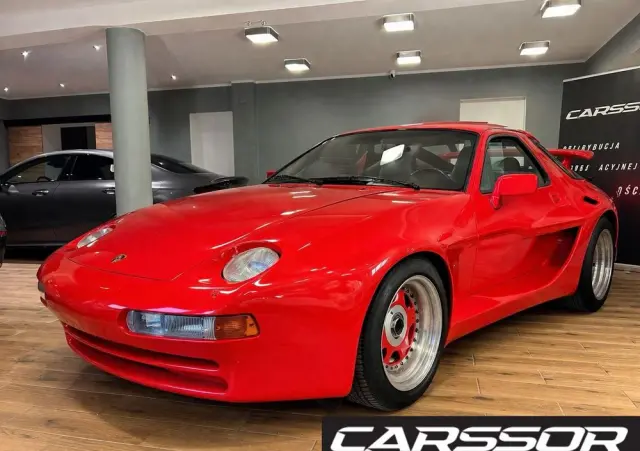 PORSCHE 928 