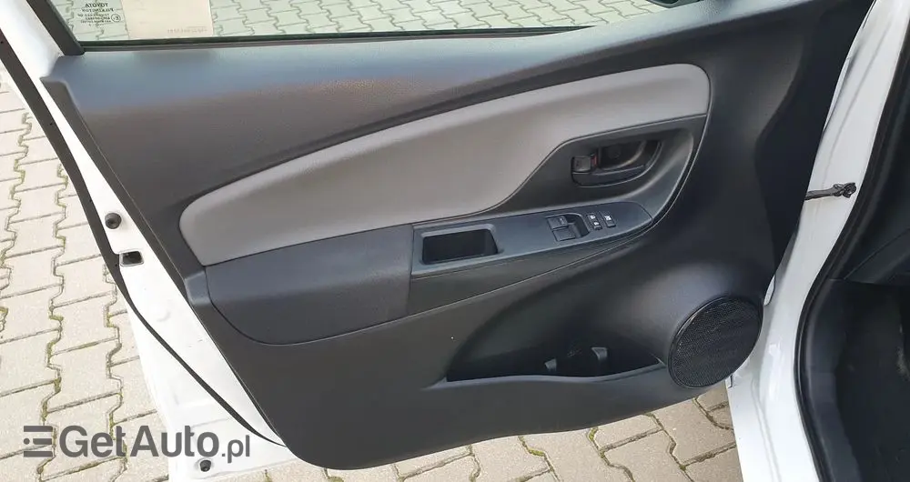 TOYOTA Yaris 1.5 Active