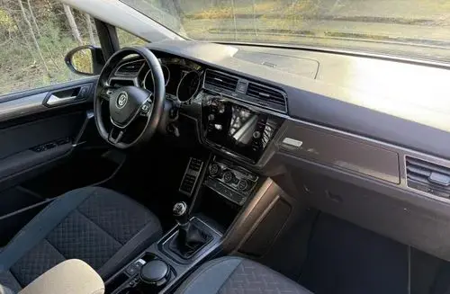 VOLKSWAGEN Touran 