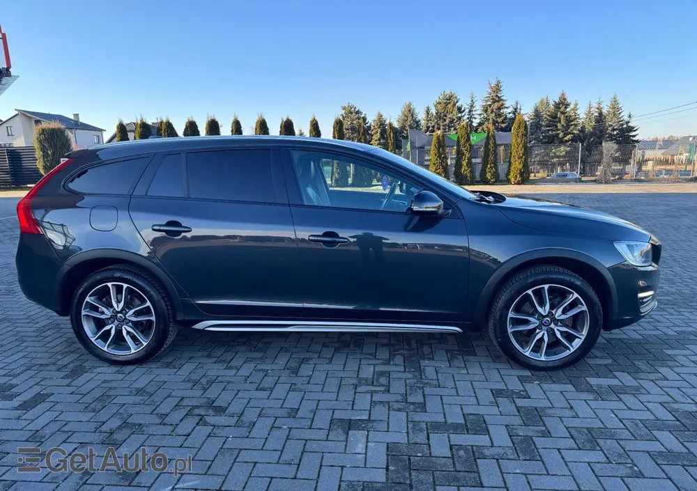 VOLVO V60 Cross Country D3 Momentum