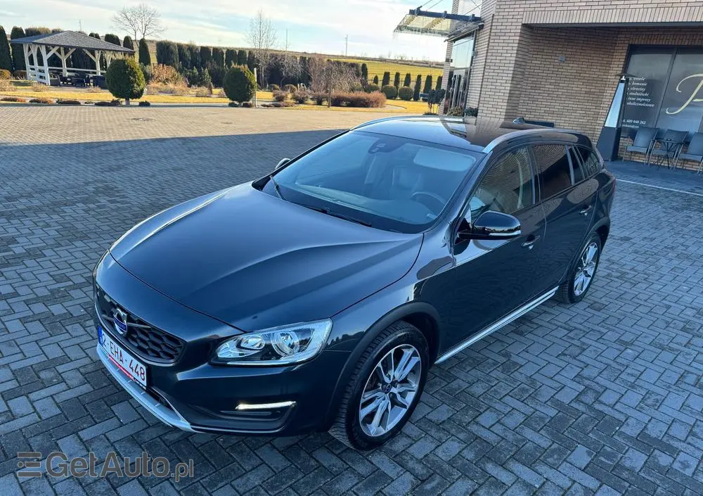 VOLVO V60 Cross Country D3 Momentum