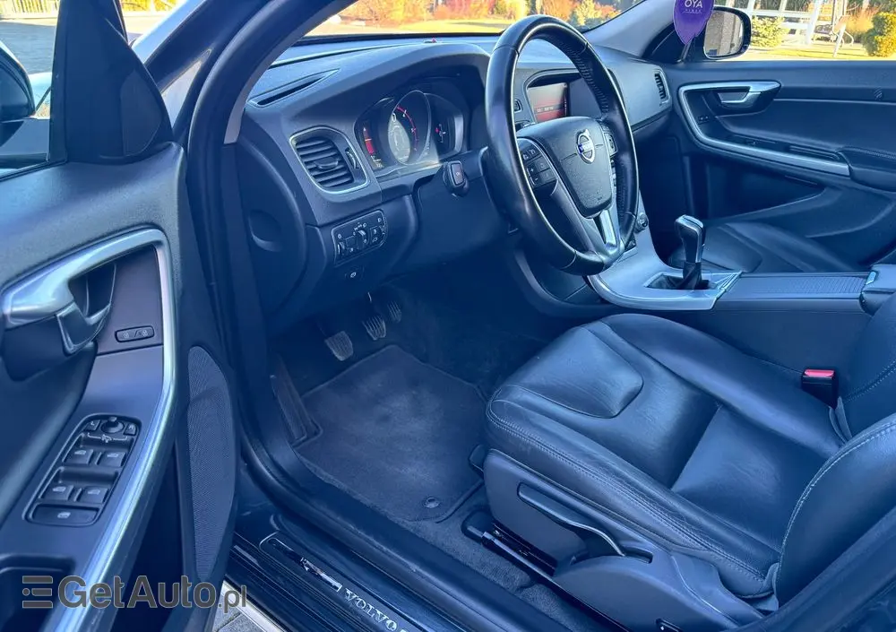 VOLVO V60 Cross Country D3 Momentum