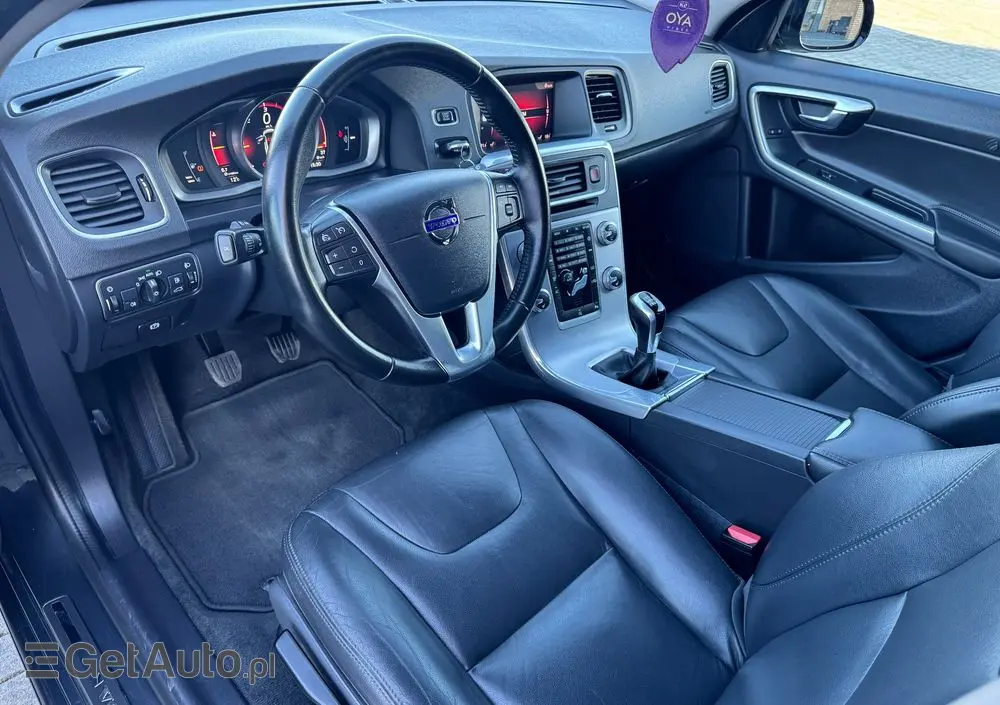 VOLVO V60 Cross Country D3 Momentum