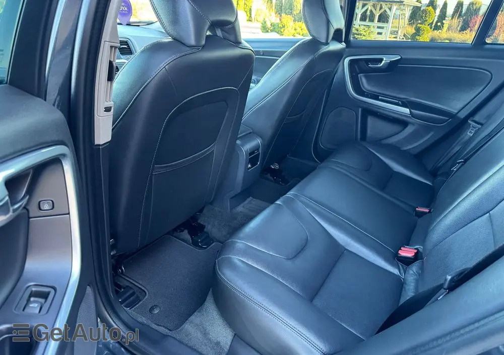 VOLVO V60 Cross Country D3 Momentum