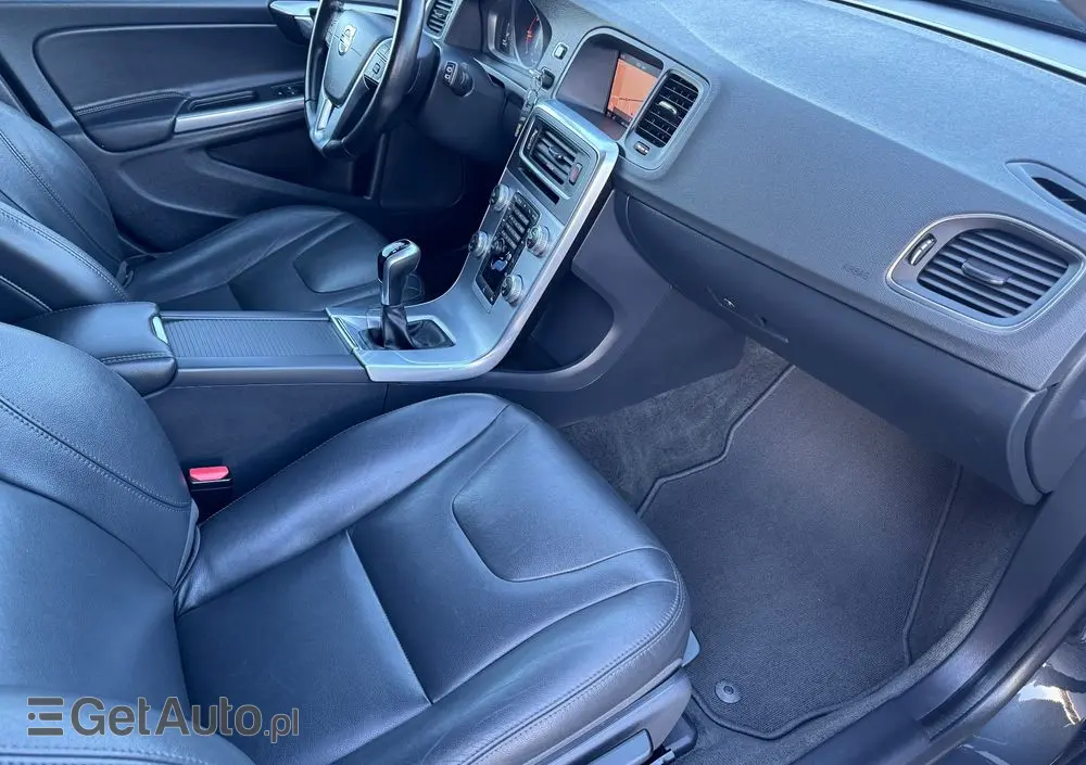 VOLVO V60 Cross Country D3 Momentum