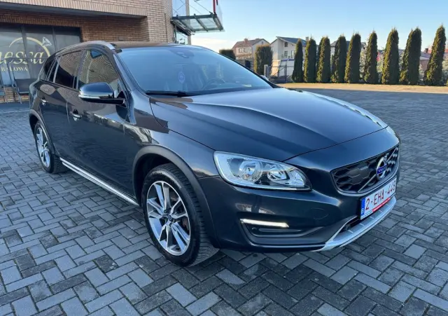 VOLVO V60 Cross Country D3 Momentum