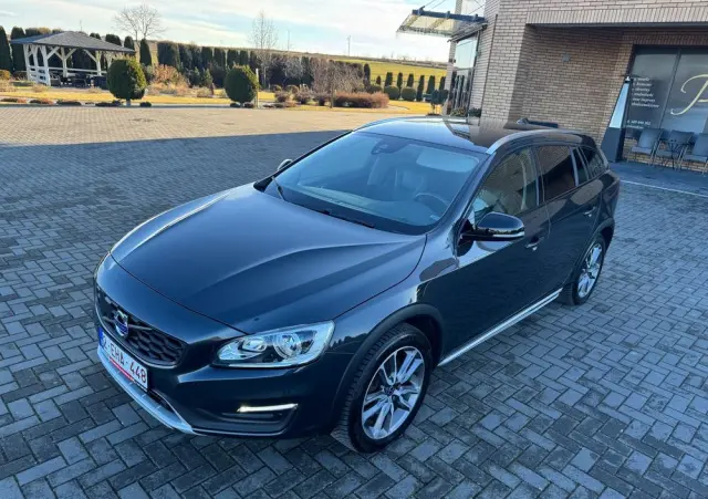 VOLVO V60 Cross Country D3 Momentum