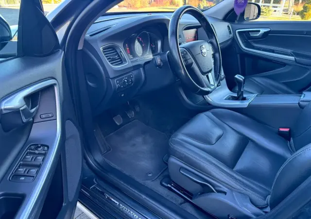 VOLVO V60 Cross Country D3 Momentum
