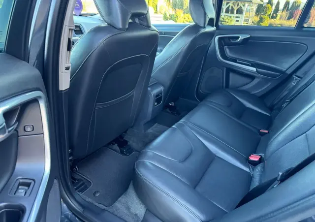 VOLVO V60 Cross Country D3 Momentum