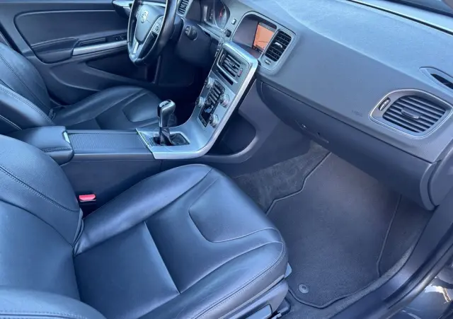 VOLVO V60 Cross Country D3 Momentum