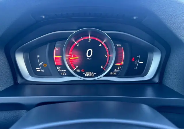 VOLVO V60 Cross Country D3 Momentum