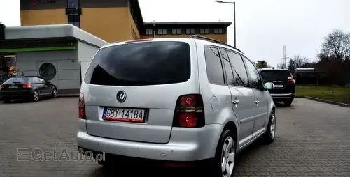 VOLKSWAGEN Touran 