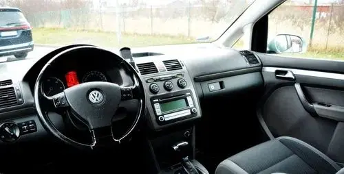VOLKSWAGEN Touran 