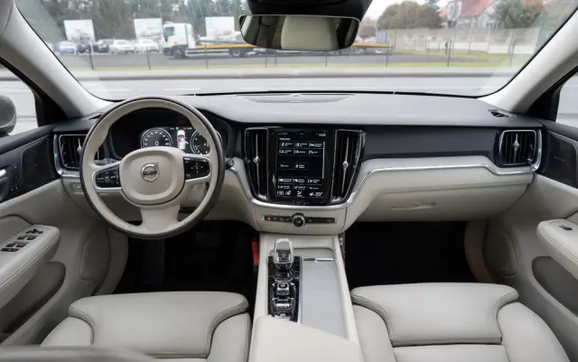 VOLVO V60 B4 B Geartronic Inscription