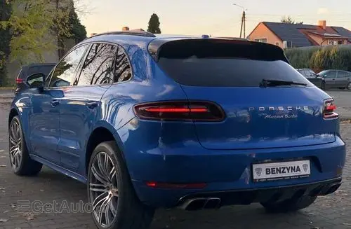 PORSCHE Macan 