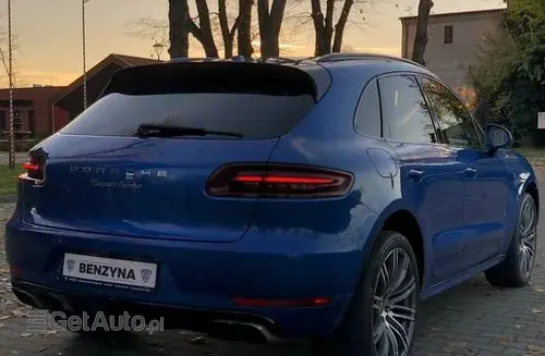 PORSCHE Macan 