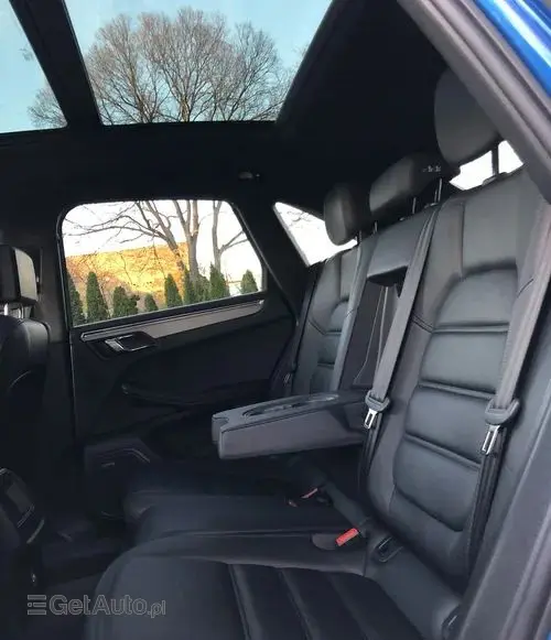 PORSCHE Macan 
