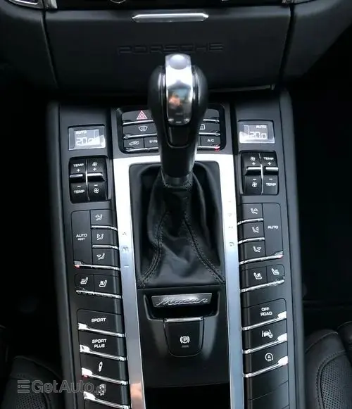 PORSCHE Macan 