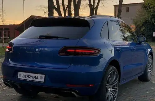 PORSCHE Macan 