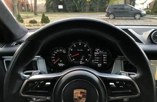 PORSCHE Macan 