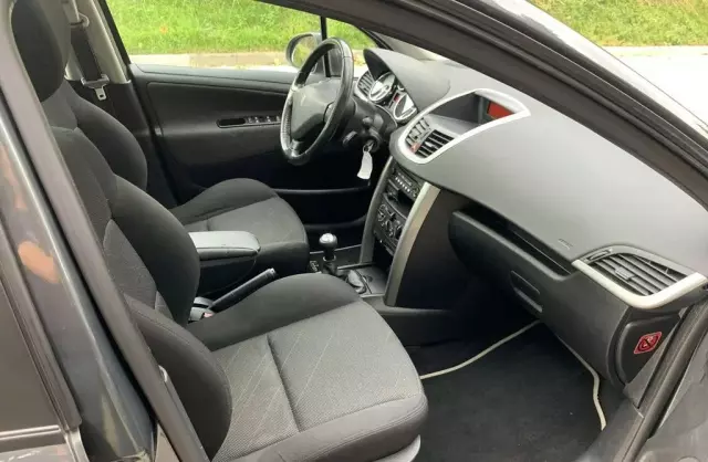 PEUGEOT 207 