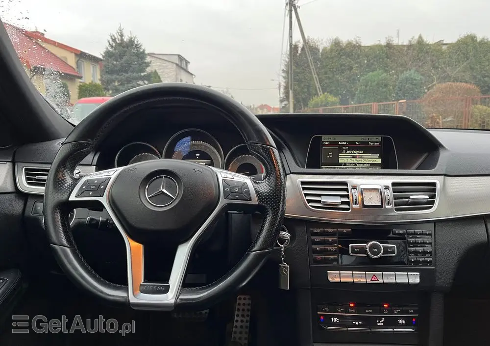 MERCEDES-BENZ Klasa E 220 CDI BlueEff Avantgarde