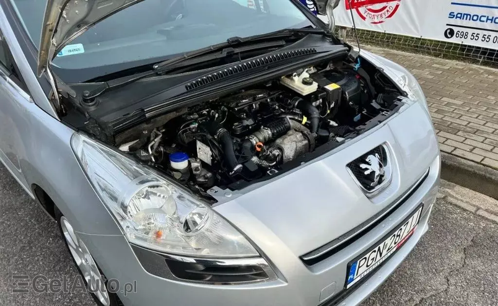 PEUGEOT 5008 