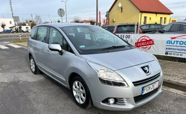 PEUGEOT 5008 