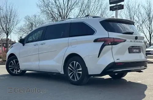 TOYOTA Sienna 