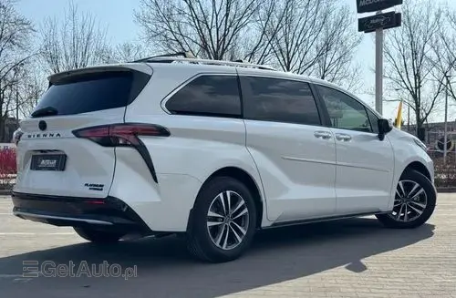 TOYOTA Sienna 
