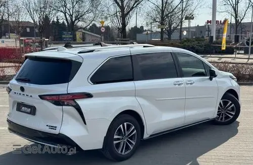 TOYOTA Sienna 