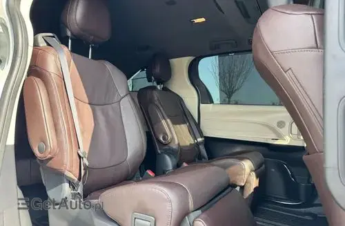 TOYOTA Sienna 