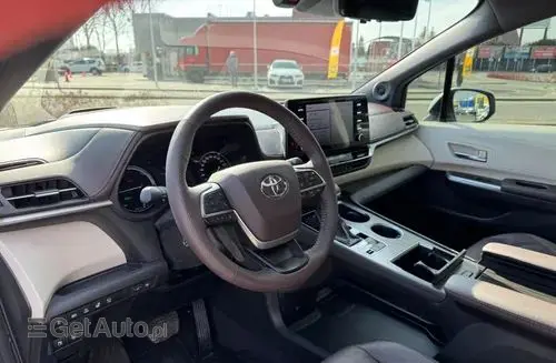 TOYOTA Sienna 