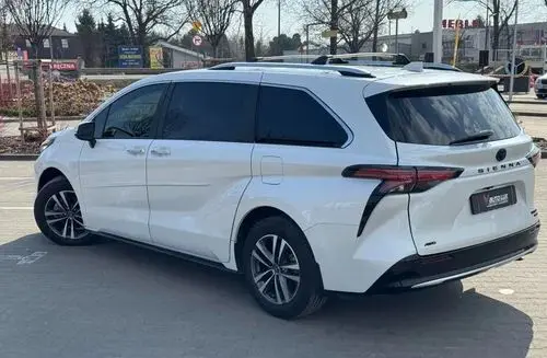 TOYOTA Sienna 