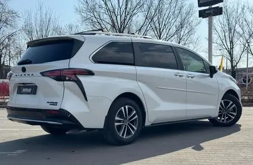 TOYOTA Sienna 
