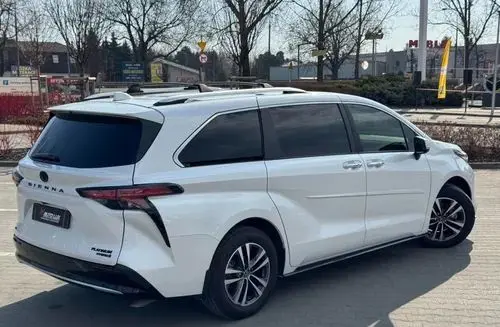 TOYOTA Sienna 