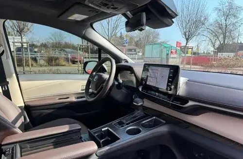 TOYOTA Sienna 