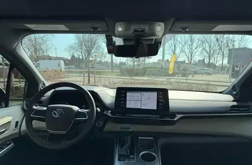 TOYOTA Sienna 