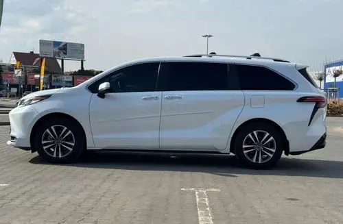 TOYOTA Sienna 