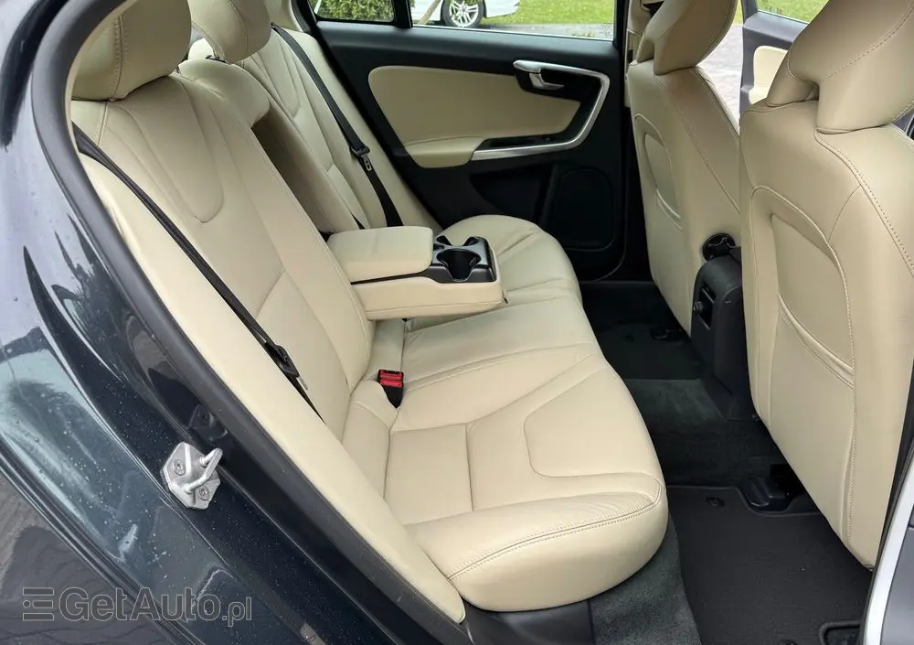 VOLVO S60 D4 Drive-E Momentum