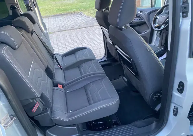 FORD Tourneo Connect Gr 1.5 TDCi Titanium