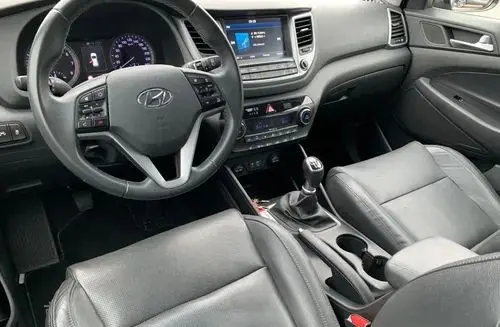 HYUNDAI Tucson 