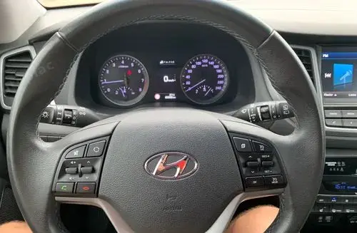 HYUNDAI Tucson 