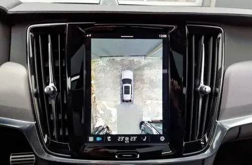 VOLVO V90 