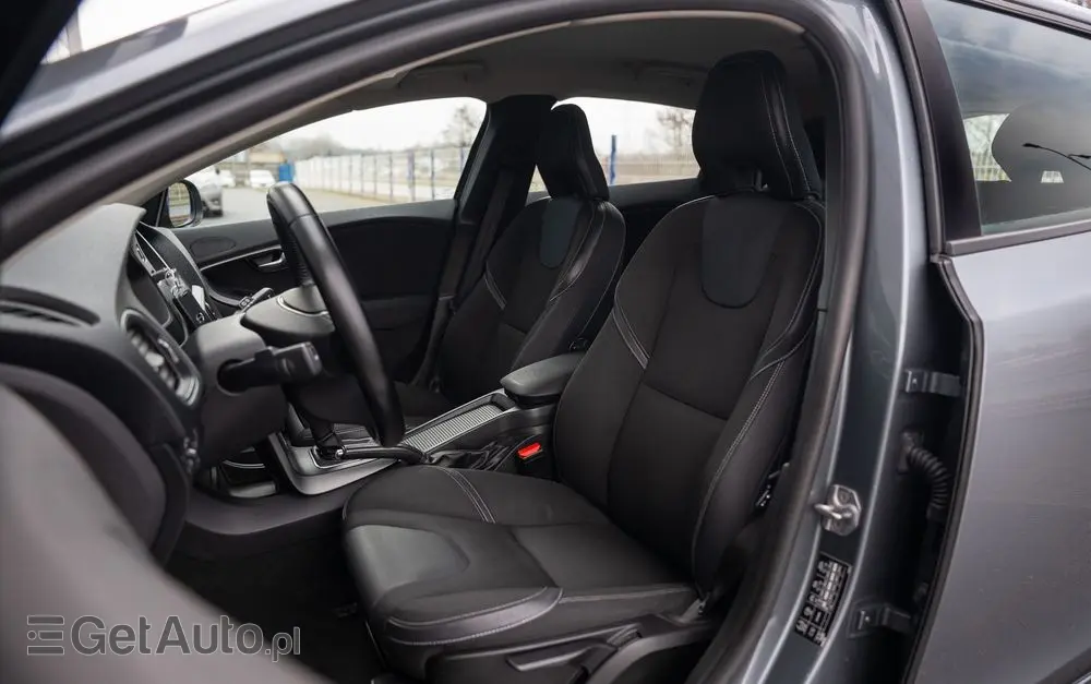 VOLVO V40 D2 Geartronic Momentum