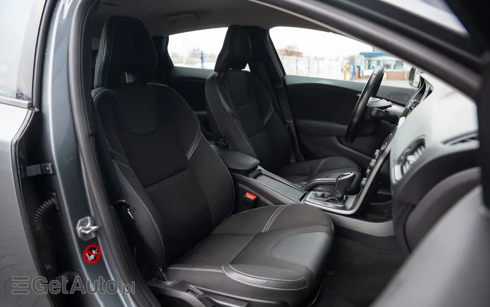 VOLVO V40 D2 Geartronic Momentum