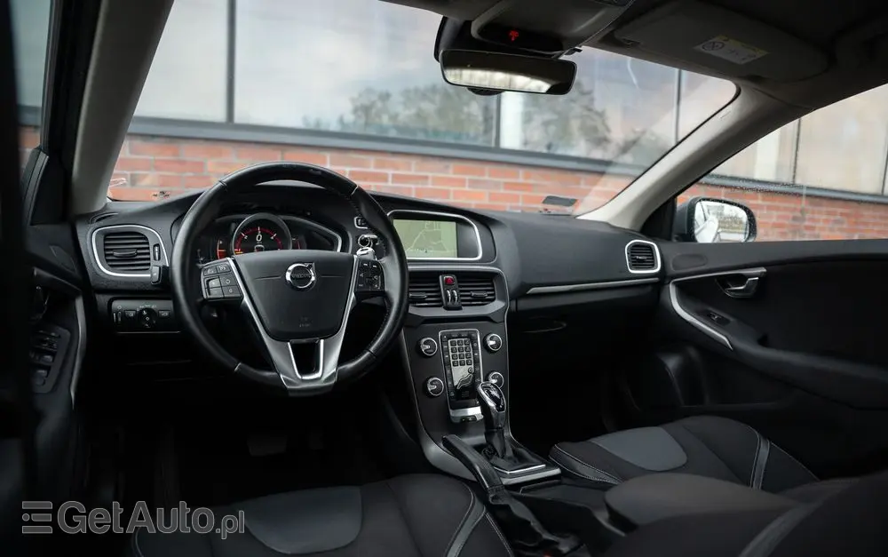 VOLVO V40 D2 Geartronic Momentum