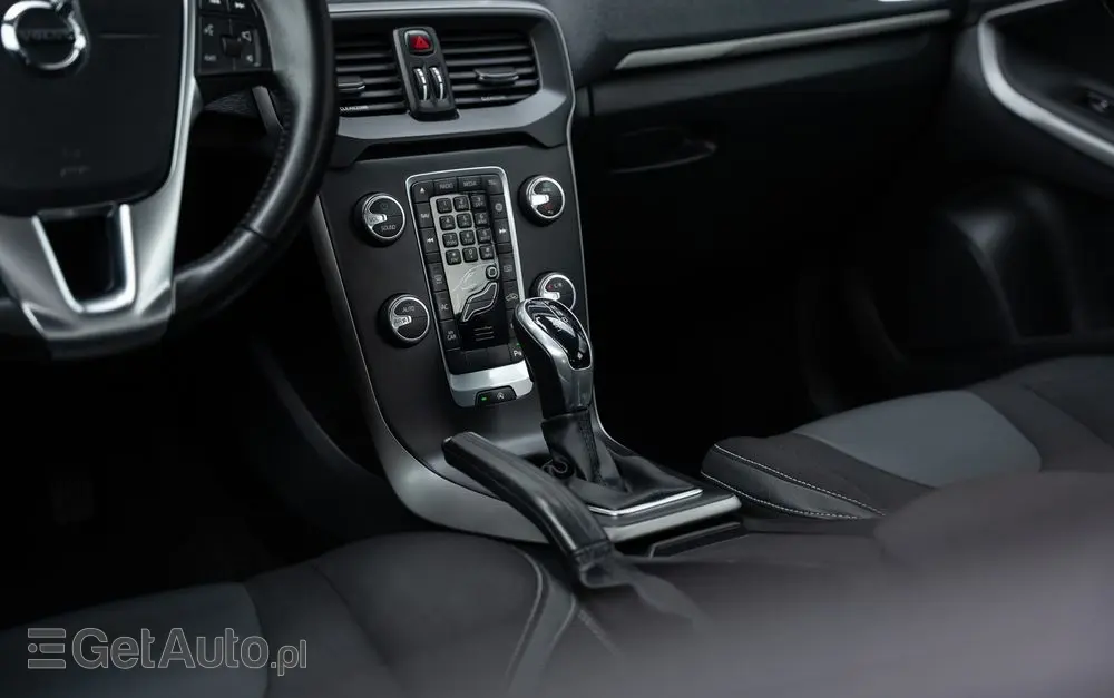 VOLVO V40 D2 Geartronic Momentum