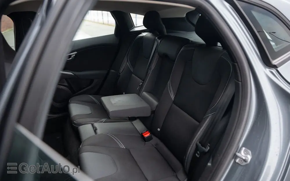 VOLVO V40 D2 Geartronic Momentum