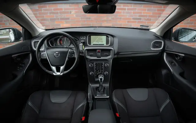 VOLVO V40 D2 Geartronic Momentum
